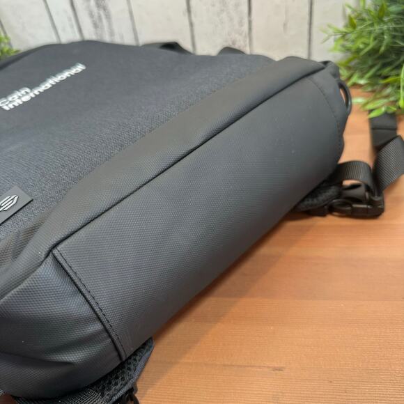 Stormtech Outdoor CMT-3 Road Warrior Computer Convertible Backpack - Picture 4 of 8